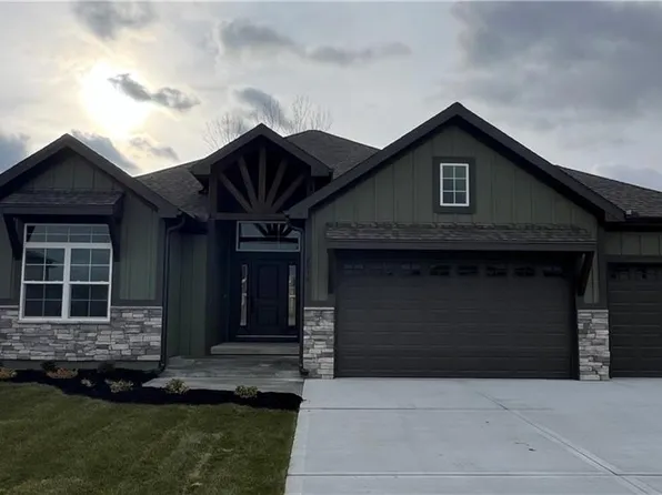 2236 Foxtail Dr, Kearney, MO 64060