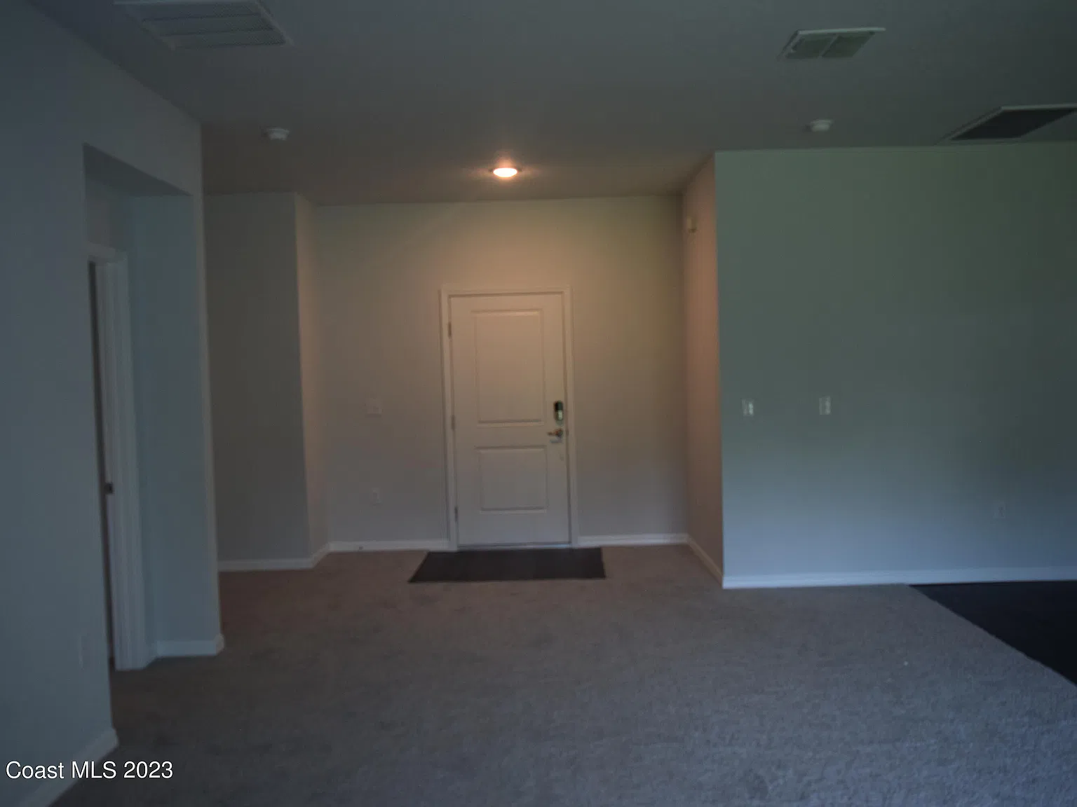 4 bed, 2.0 bath, 1919 sqft, $2,000 — Photo 2