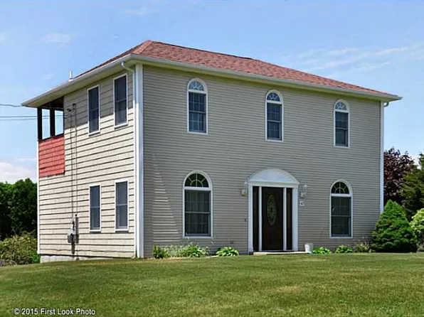 47 Crosshill Dr, Narragansett, RI 02882