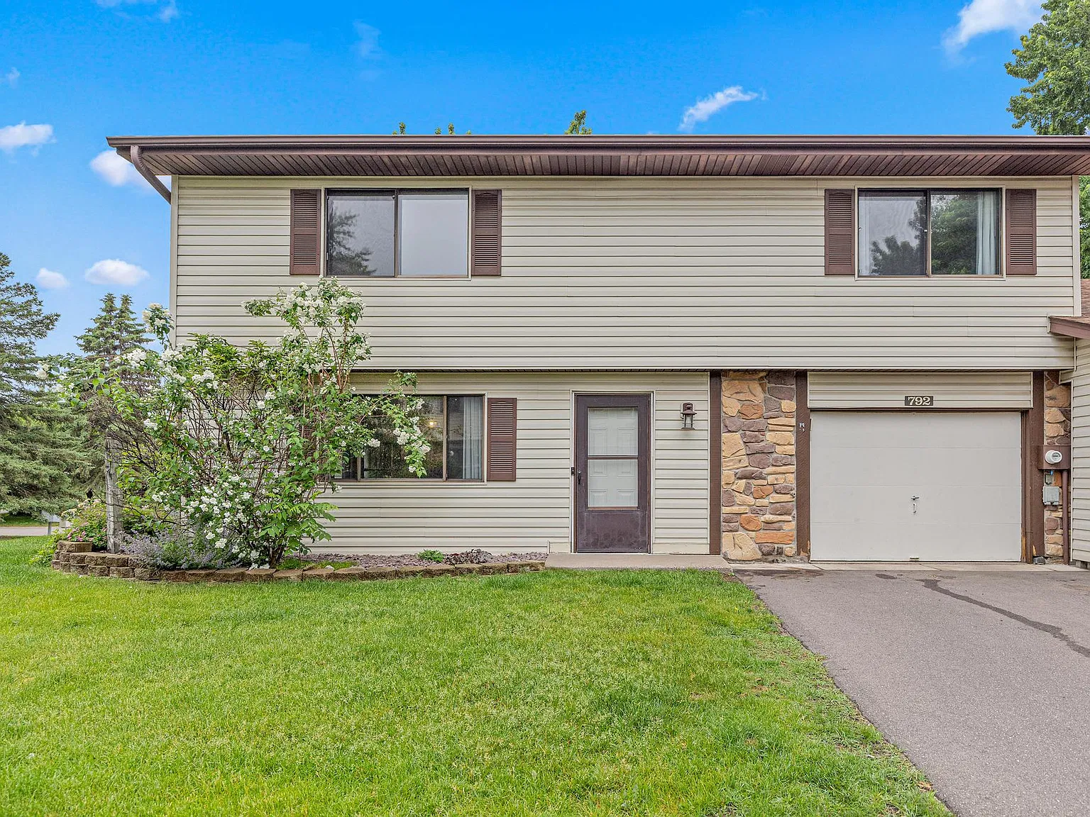 Tanglewood Dr, Shoreview — Photo 1