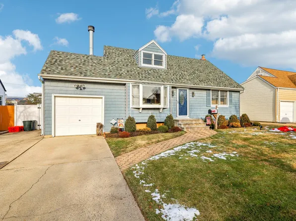 802 Adele Street, Franklin Square, NY 11010