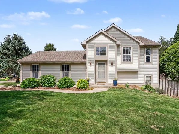 14255 Ottawa Creek Ln, Holland, MI 49424