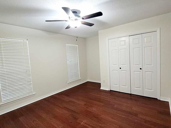 3rd image of 3675 Arlington Oaks Dr