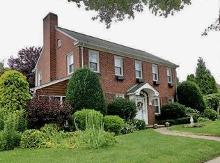 295 Fulton St, Westbury, NY 11590