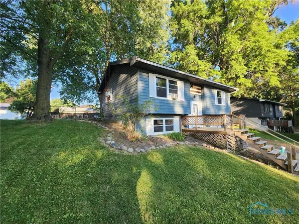 957 Winding Hollow Ln, Upper Sandusky, OH 43351