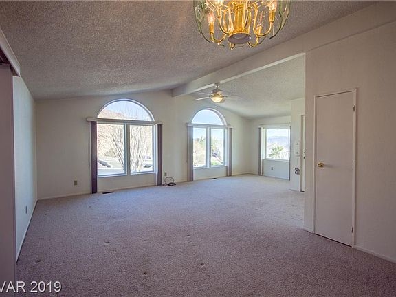 4th image of 661 Mount Blackburn Ln