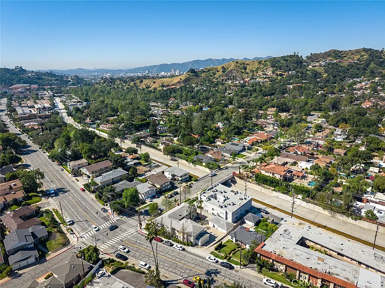 2111 N Verdugo Rd — Photo 51