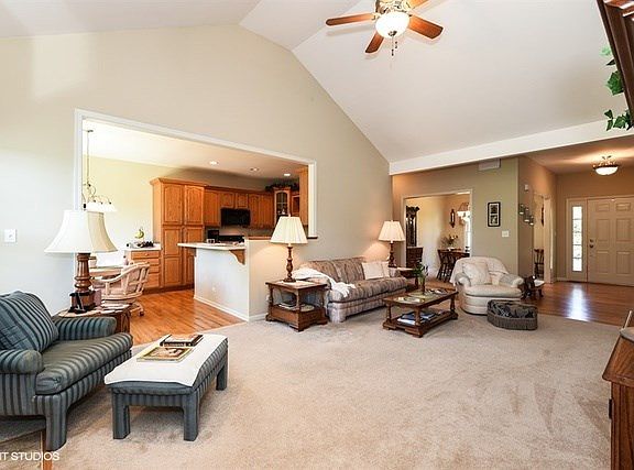 4th image of 693 Westlake Dr
