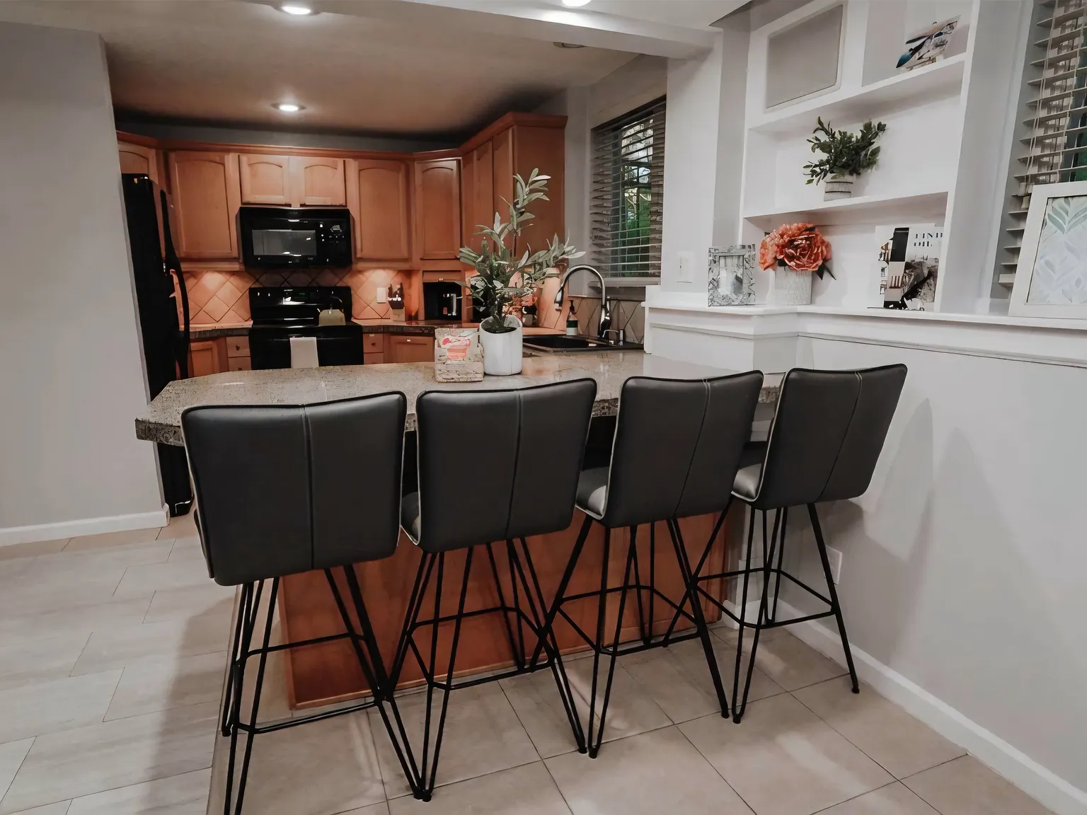1 bed, 950 sqft, $2,100 — Photo 2