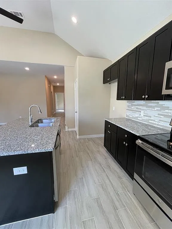 4 bed, 2.5 bath, 1572 sqft, $1,599 — Photo 4