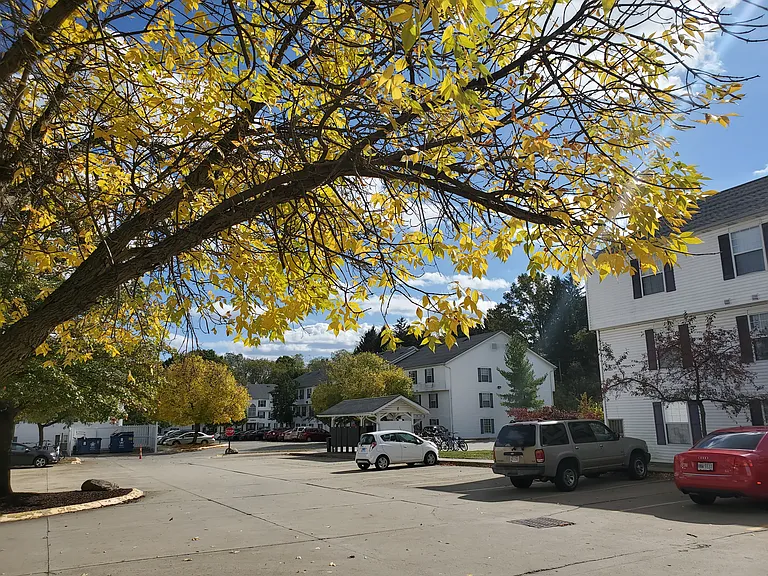 Holly Park Apartments — Photo 2