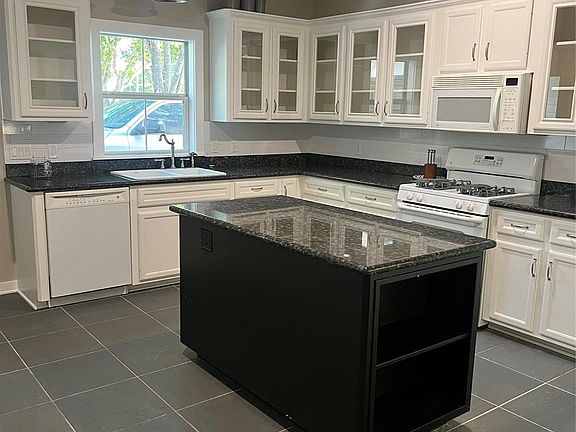 5th image of 8393 Bermuda St