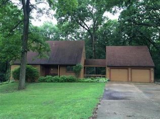 1111 Cabin Club Dr, Alton, IL 62002