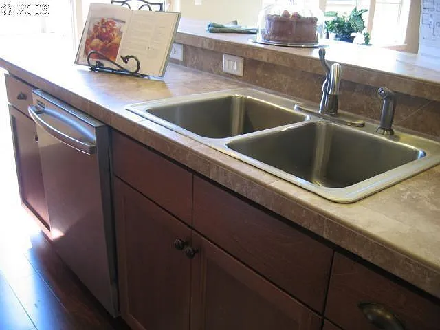 4 bed, 2.5 bath, $2,900 — Photo 3