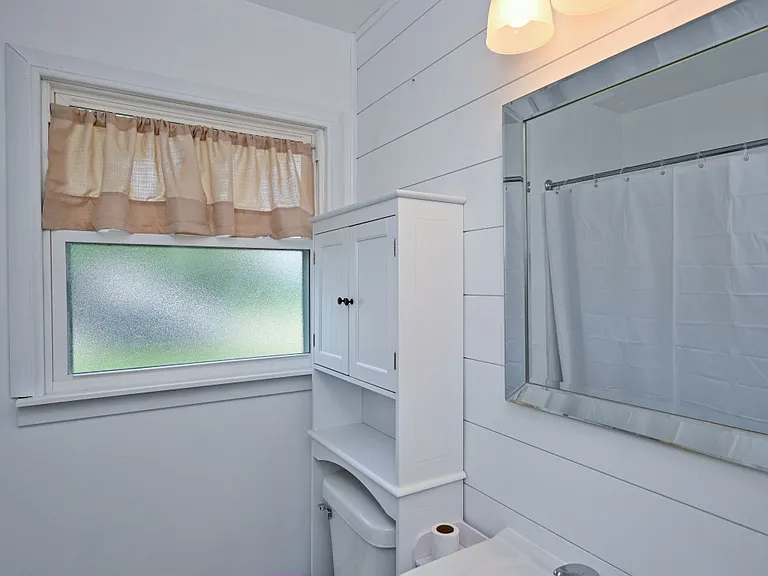 409 Glenn St — Photo 2