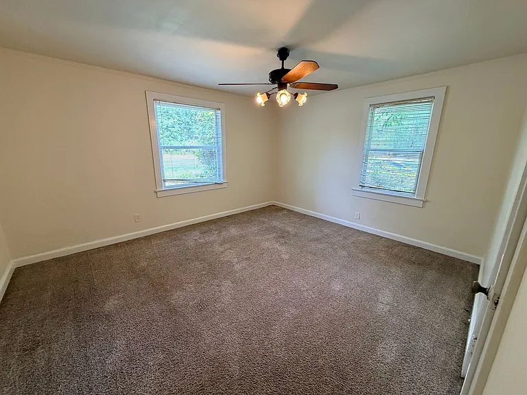 713 Lakeland Ave — Photo 9