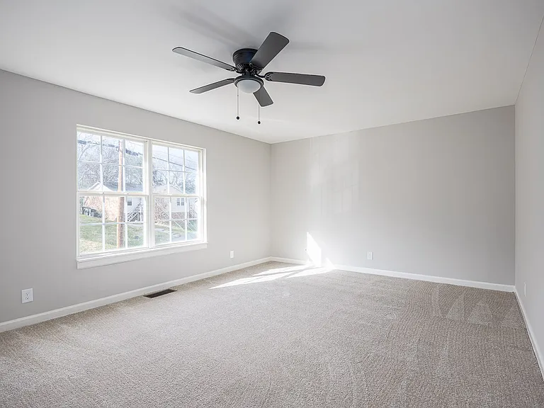 3317B Niagara Dr — Photo 6