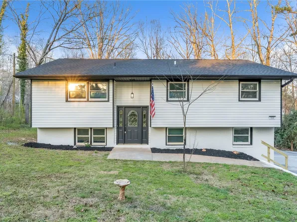 319 Catawba Cir, Seneca, SC 29672