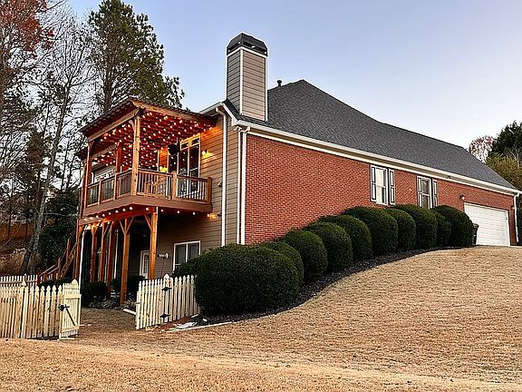 4th image of 3600 Hampstead Ct NW