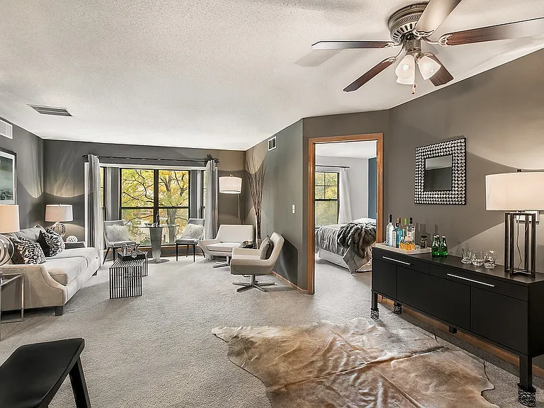 Library Hill Apartments — Photo 1