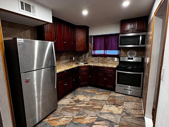 3rd image of 7 Cedarwood Ct Floor 2