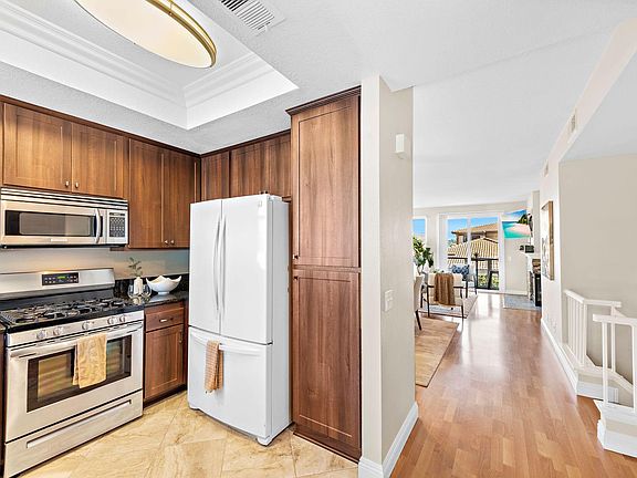 3rd image of 30902 Clubhouse Dr Unit 2D