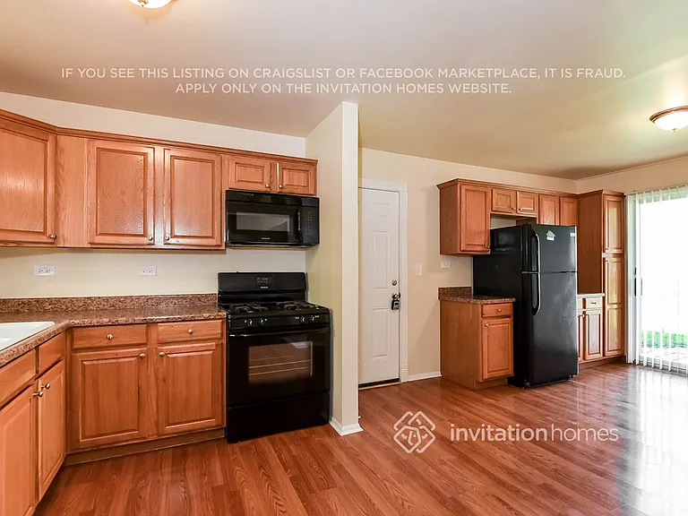 1571 Birch Ave — Photo 6