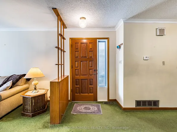 92 Redgrave Dr, Toronto, ON M9R 3V3