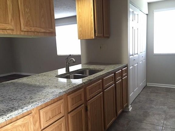 5th image of 812 N Coolee Ln