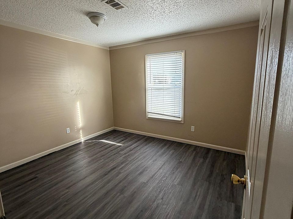 1st image of 846 E Saddlewood St APT B