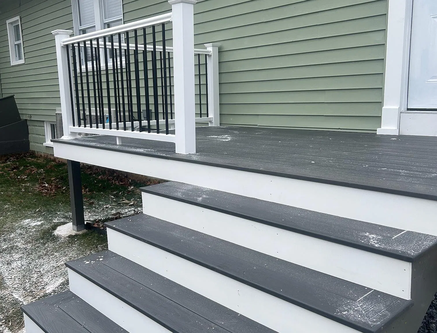1704 Buchanan Trl E — Photo 3