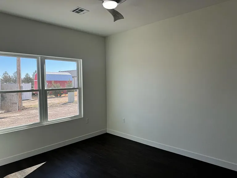 205 Unruh St #B — Photo 16