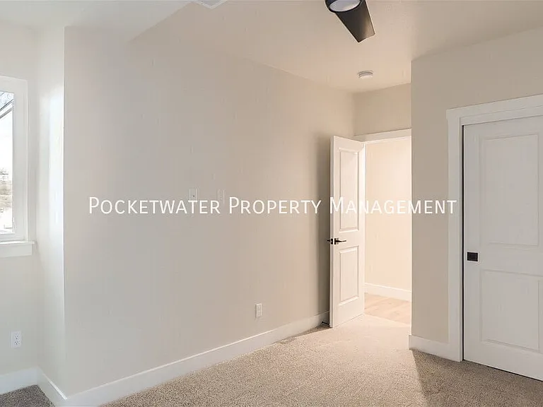 1343 Baker St — Photo 20