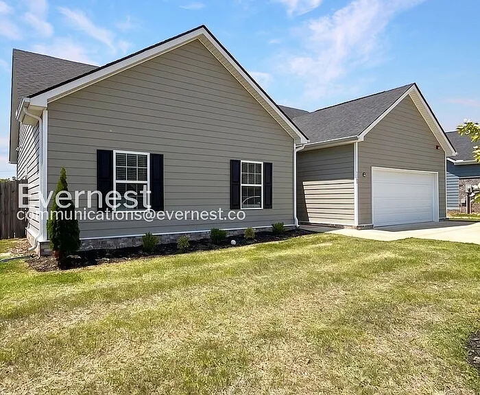 1105 Prospect Ct — Photo 2