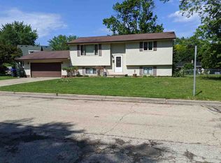 1515 Dexter St, New London, WI 54961