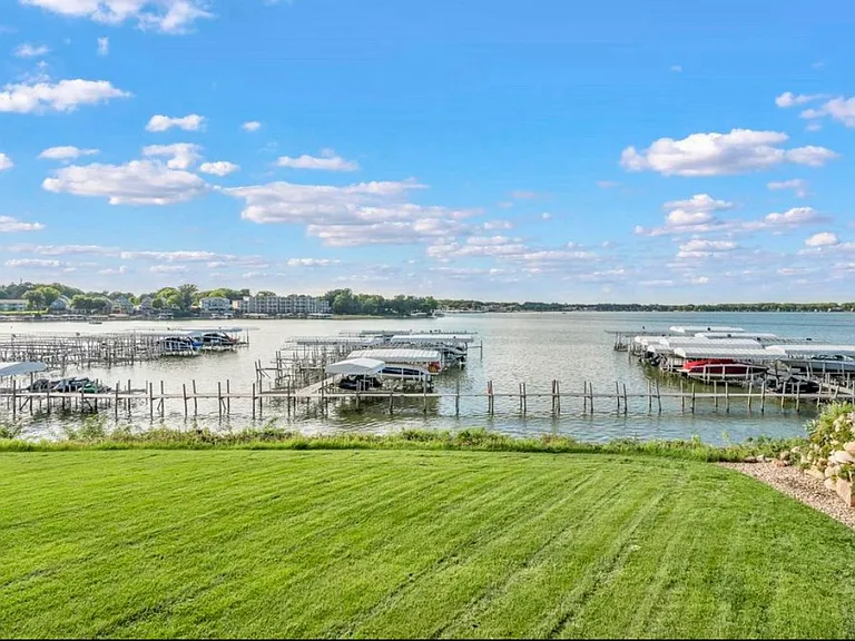 570 Linden Dr #412 — Photo 37