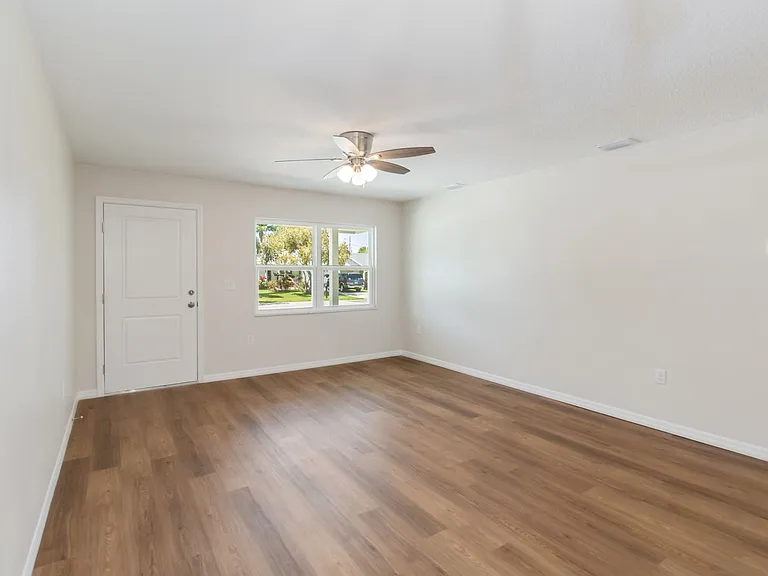 217 Montana Ave — Photo 5