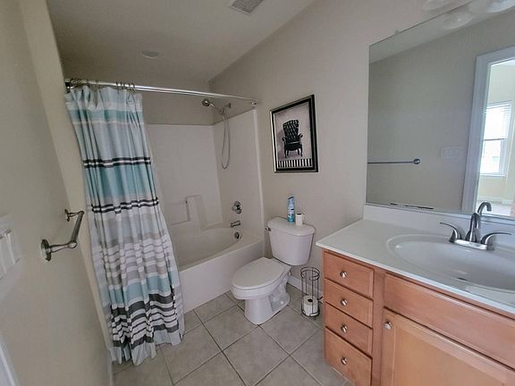 5th image of 604 Lake Dr