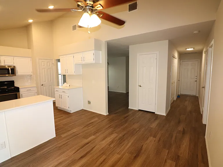 6606 Shiner St — Photo 9