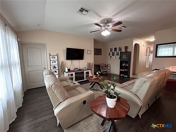 5th image of 207 Cobble Stone Ct