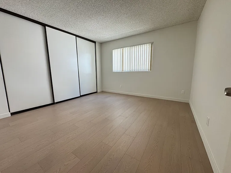 1670 Manning Ave #102 — Photo 5