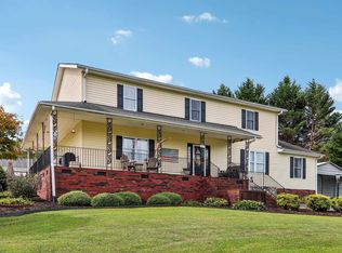 221 Burton Dr, Chesnee, SC 29323