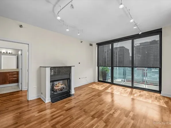 744 N Clark St APT 1004, Chicago, IL 60654
