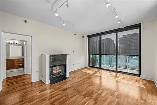 744 N Clark St #1004 Photo 1