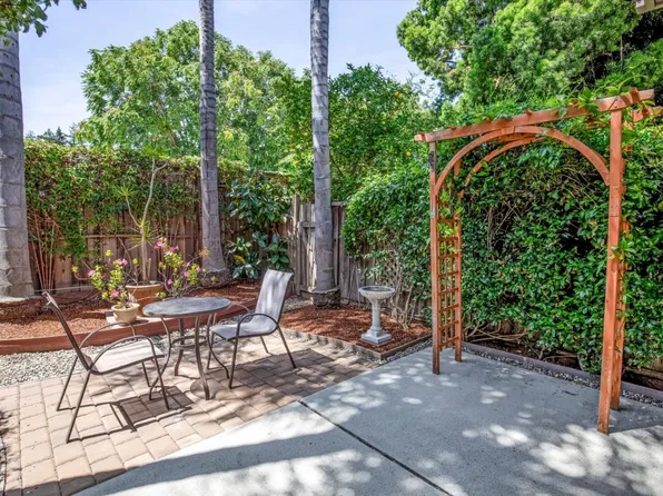 103 Mission Dr, East Palo Alto, CA 94303