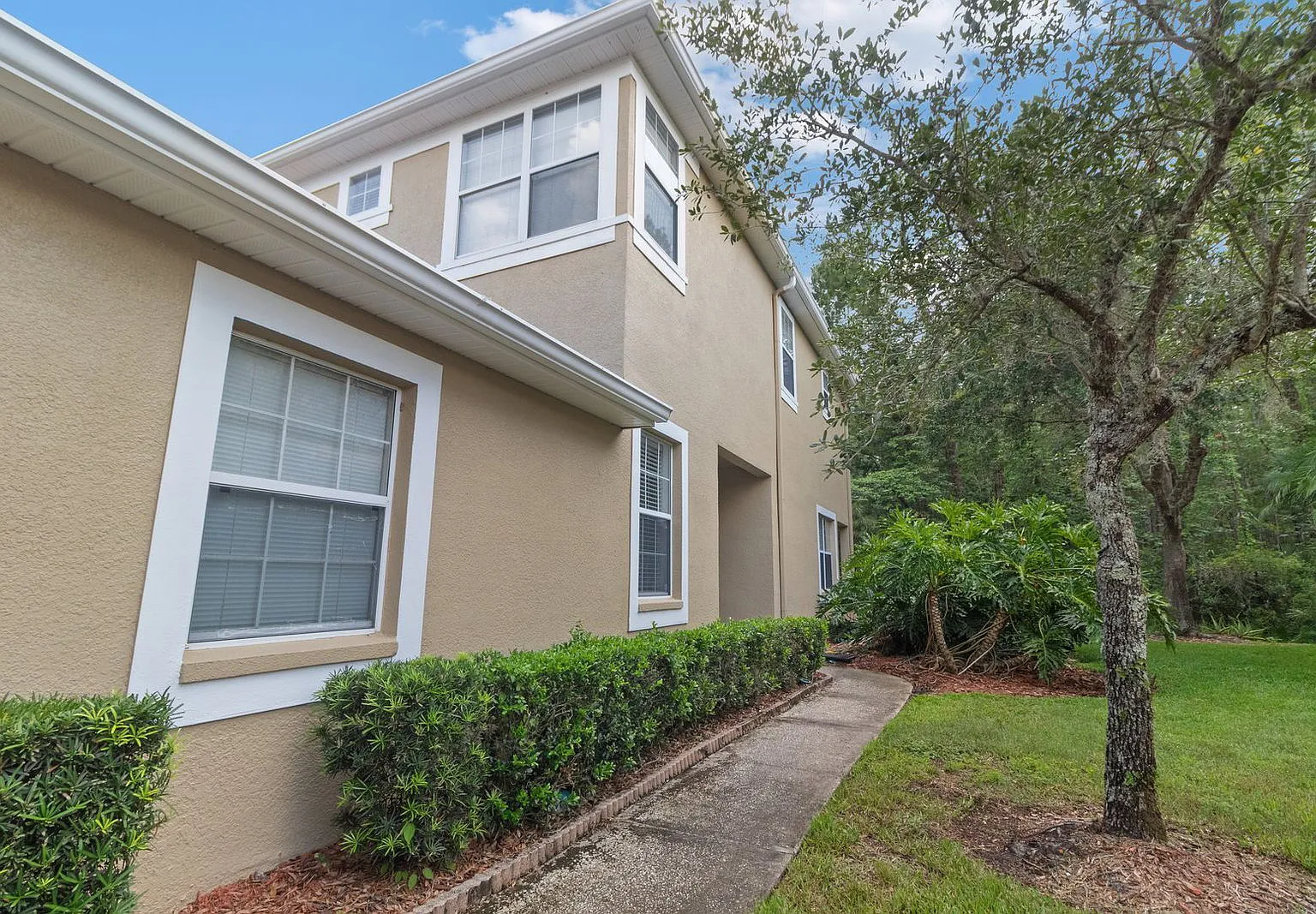 3 bed, 2.5 bath, 1587 sqft, $2,500 — Photo 4