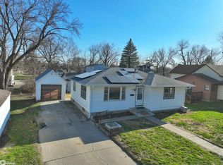 402 Newton St, Guthrie Center, IA 50115