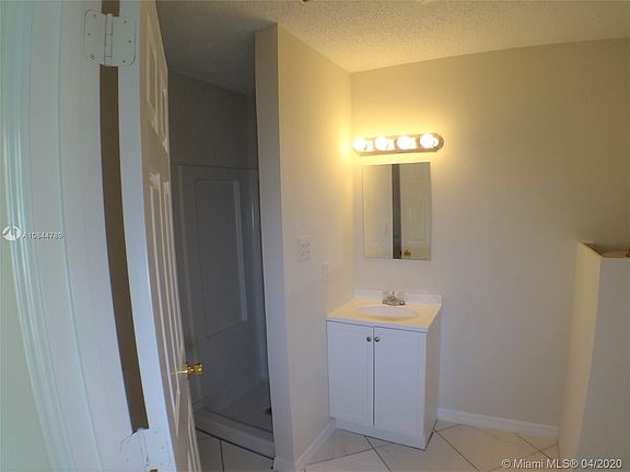 4th image of 4470 SE Geneva Dr #4470