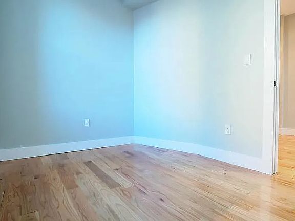 4th image of 2814 W 35th St Floor 1