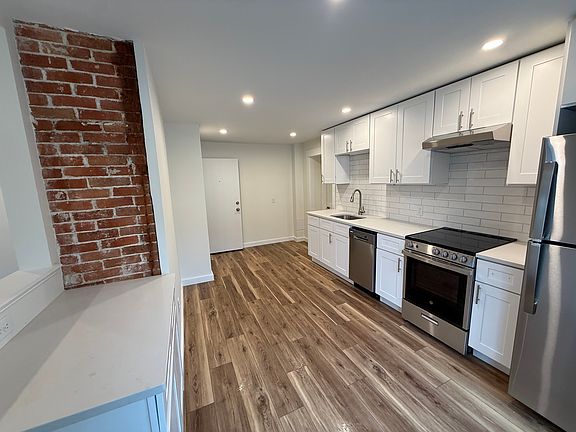 3rd image of 11 Lincoln St #9.5